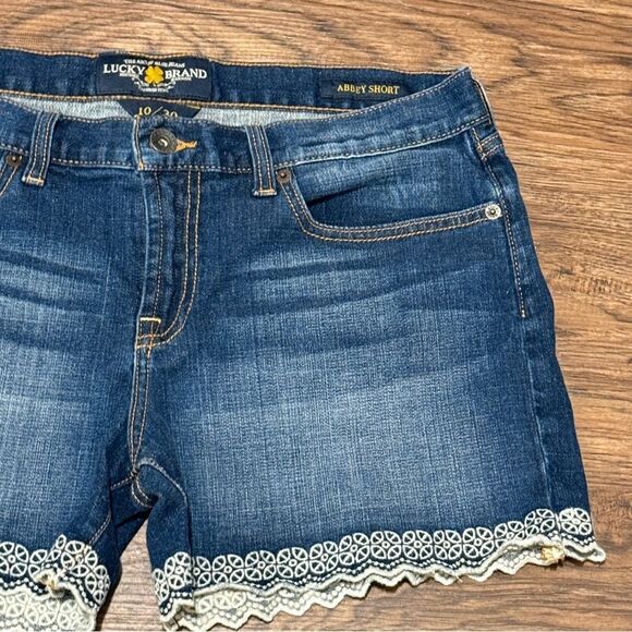 Lucky Brand The Abbey Blue Jean Shorts with Embroidery Hem Details Size 10 / 30 - Picture 3 of 10